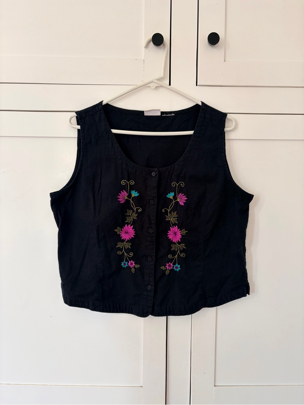 Vintage White Stag Black Embroidered Floral Button Front Crop Top Size Medium